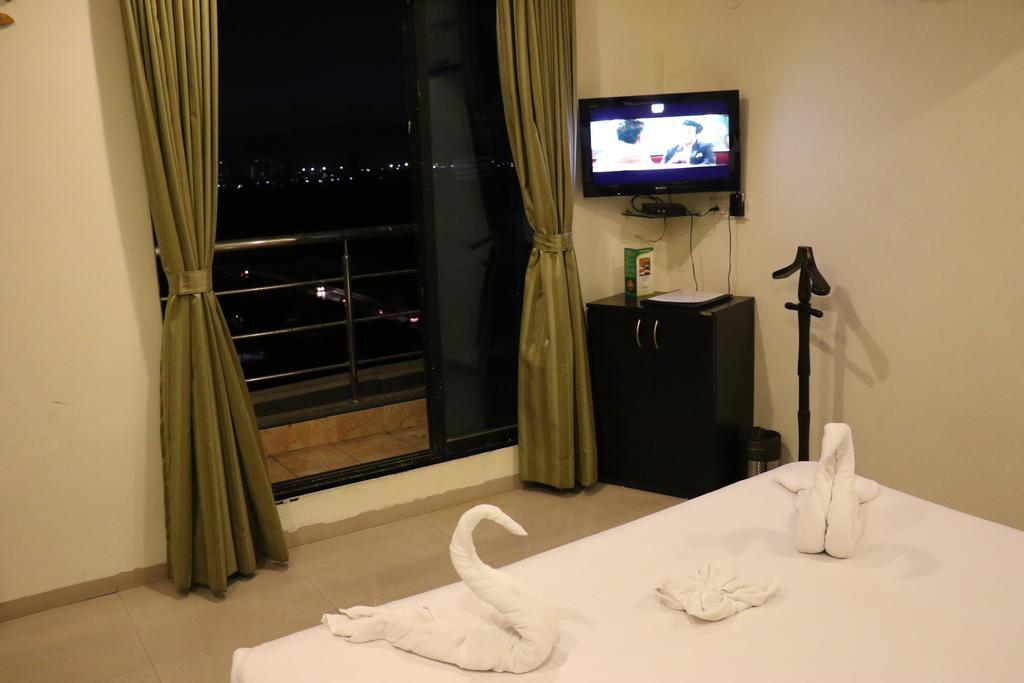 Pallavi A'Vida Navi Mumbai Esterno foto
