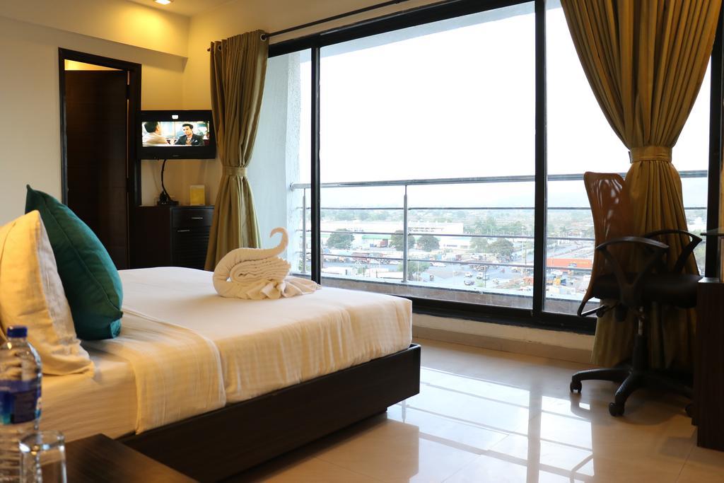 Pallavi A'Vida Navi Mumbai Esterno foto