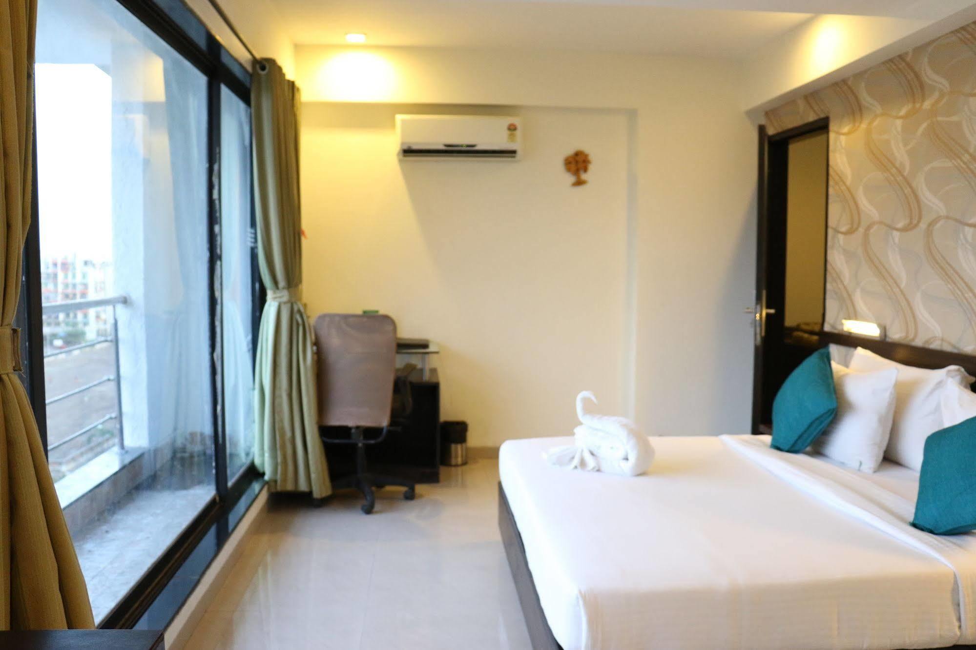 Pallavi A'Vida Navi Mumbai Esterno foto