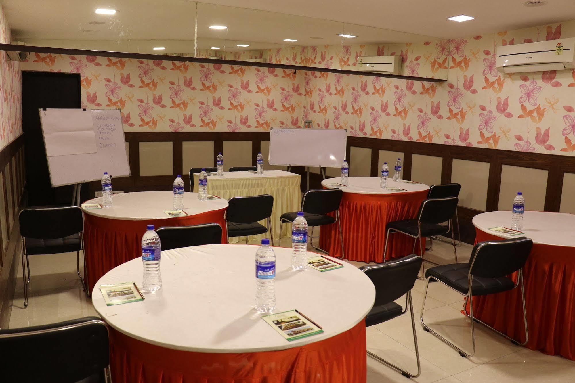 Pallavi A'Vida Navi Mumbai Esterno foto